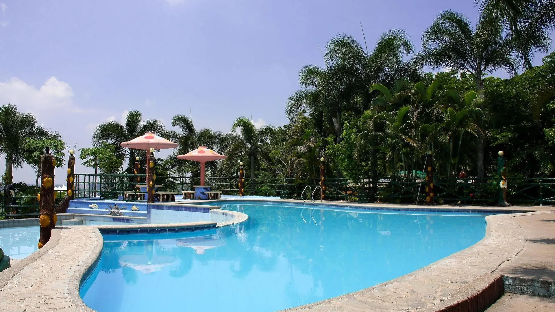 Paradise Ranch Eco Tourism Park Mabalacat 2*,  Philippines